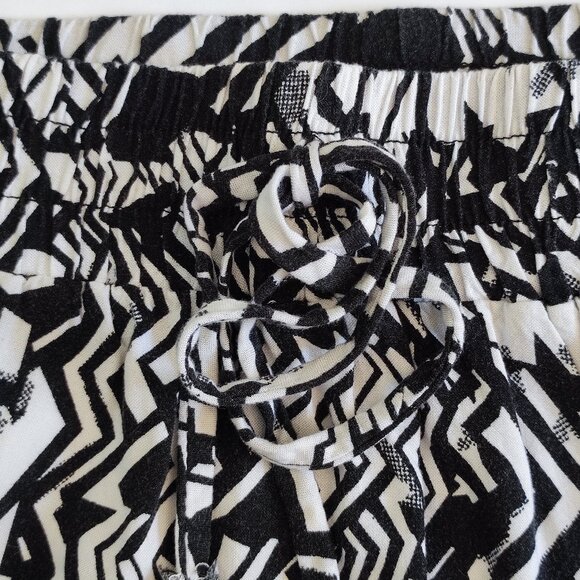 Guess maxi skirt geometrical pattern lightweight black & white women's size L - Picture 3 of 8